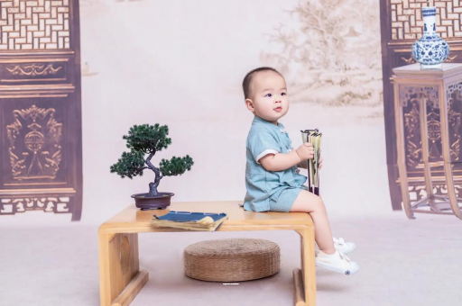 盐城宝宝边吃奶边挣扎烦躁